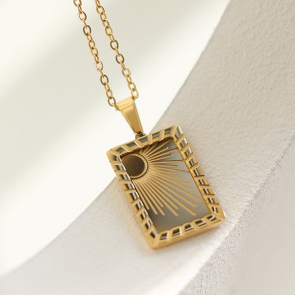 NEW 18K Gold Plated Embossed Sun Square Pendant Necklace